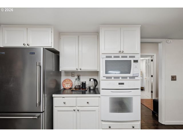 599 WIMBLEDON Ct, Eugene, OR 97401