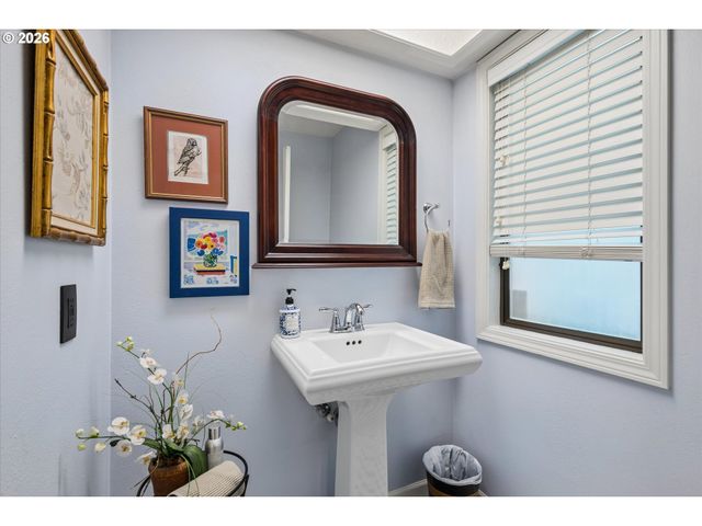 599 WIMBLEDON Ct, Eugene, OR 97401