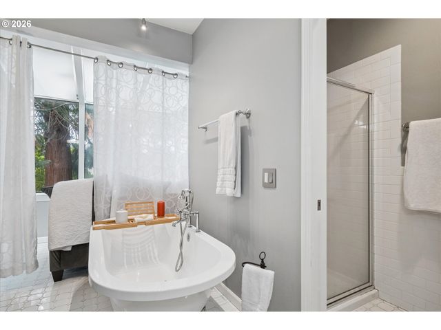 599 WIMBLEDON Ct, Eugene, OR 97401