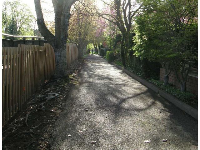 599 WIMBLEDON Ct, Eugene, OR 97401