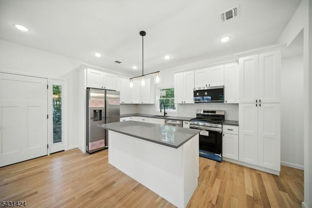 32 Alpine Dr, Jefferson Twp., NJ 07849