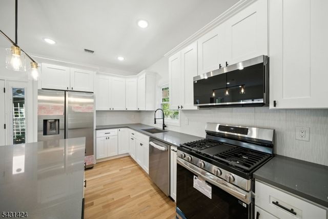 32 Alpine Dr, Jefferson Twp., NJ 07849