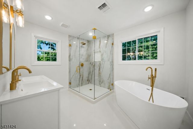 32 Alpine Dr, Jefferson Twp., NJ 07849