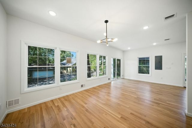 32 Alpine Dr, Jefferson Twp., NJ 07849