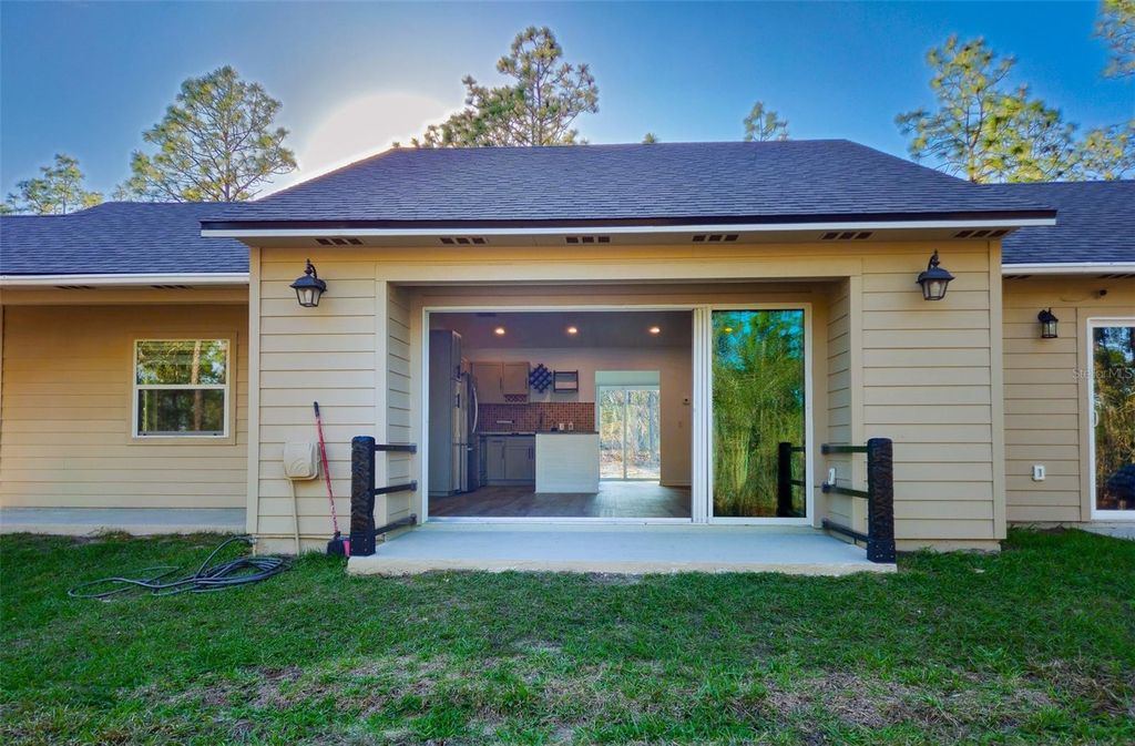 Image 8 of property listing at 12293 SW 89TH STREET, Dunnellon, FL 34432