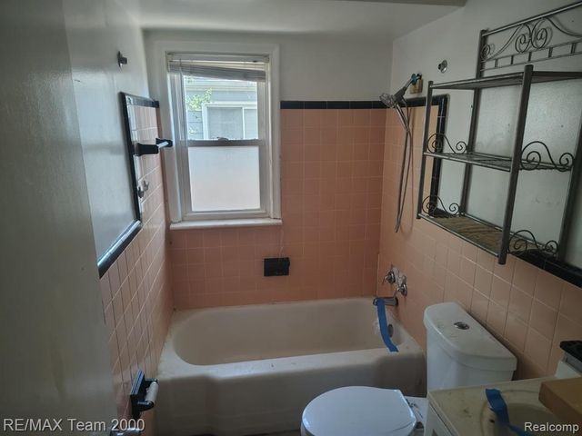 24806 Frisbee Street, Detroit, MI 48219