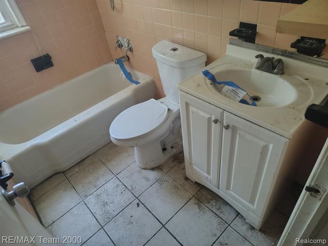 24806 Frisbee Street, Detroit, MI 48219