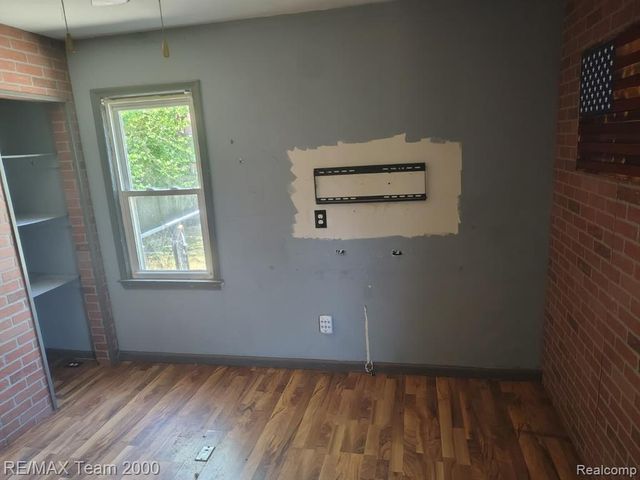 24806 Frisbee Street, Detroit, MI 48219