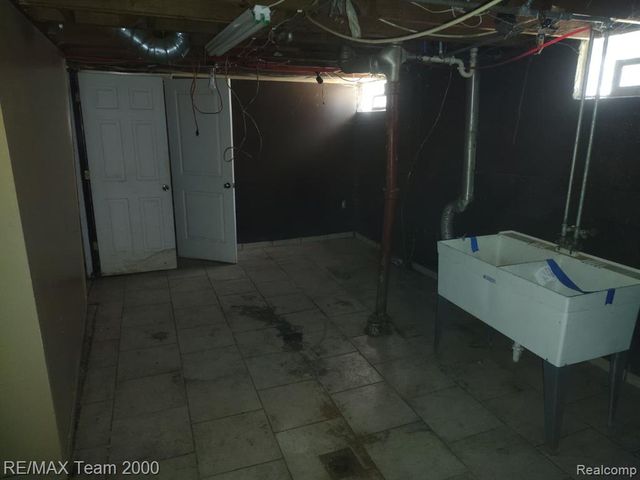 24806 Frisbee Street, Detroit, MI 48219