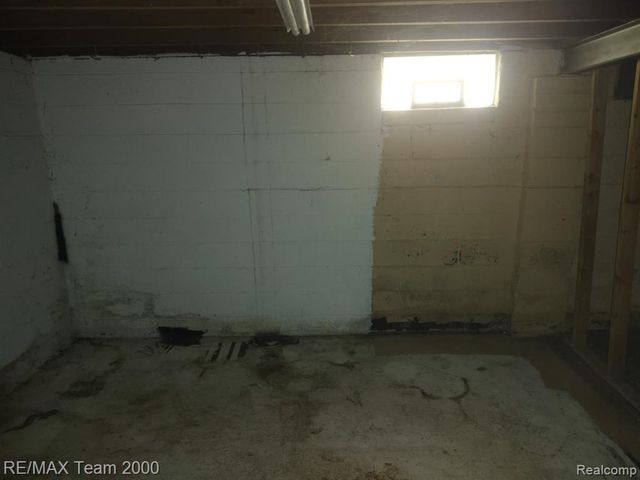 24806 Frisbee Street, Detroit, MI 48219