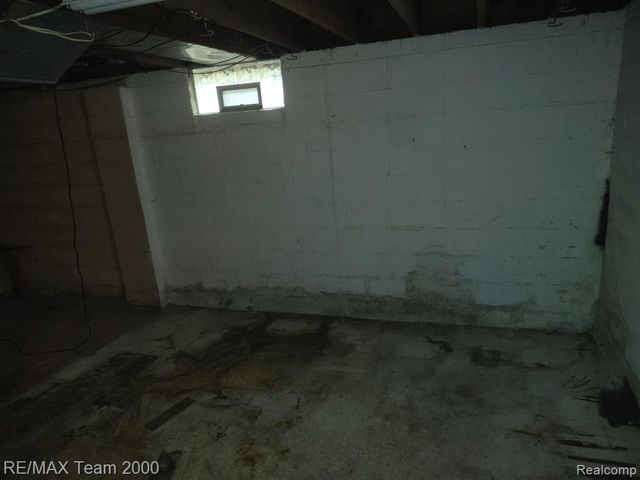 24806 Frisbee Street, Detroit, MI 48219