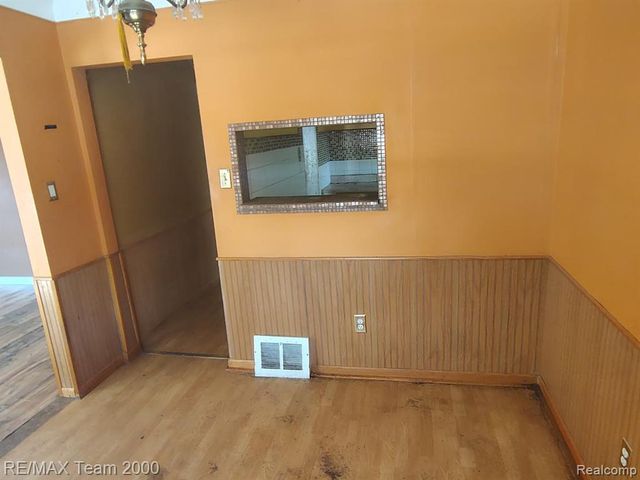24806 Frisbee Street, Detroit, MI 48219