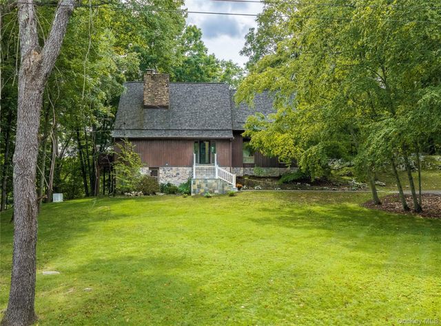 17 Tiger Trail W, Carmel, NY 10512