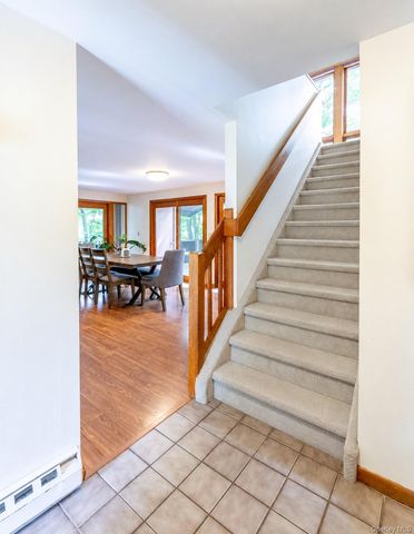 17 Tiger Trail W, Carmel, NY 10512