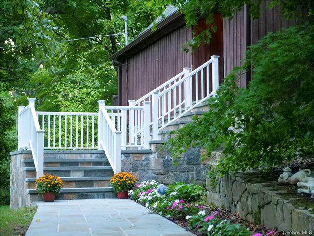 17 Tiger Trail W, Carmel, NY 10512