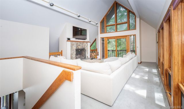 17 Tiger Trail W, Carmel, NY 10512