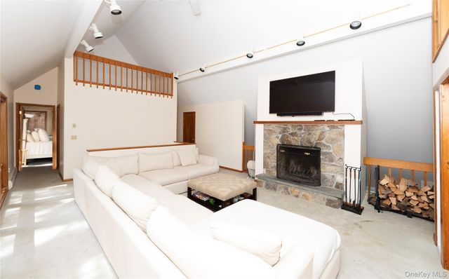 17 Tiger Trail W, Carmel, NY 10512