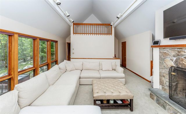 17 Tiger Trail W, Carmel, NY 10512