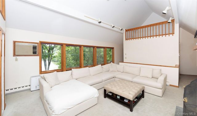 17 Tiger Trail W, Carmel, NY 10512