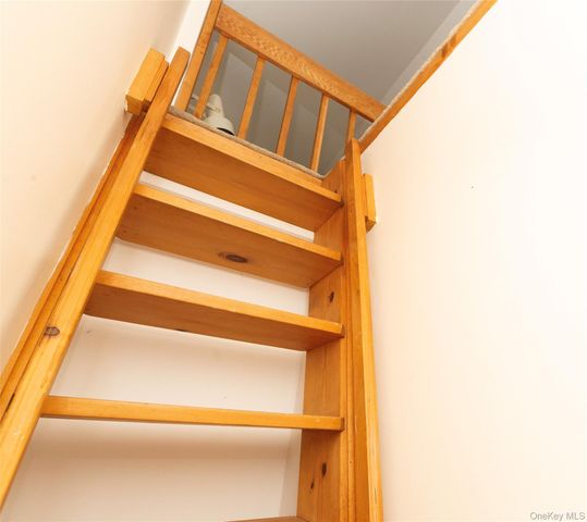 17 Tiger Trail W, Carmel, NY 10512