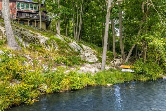 17 Tiger Trail W, Carmel, NY 10512