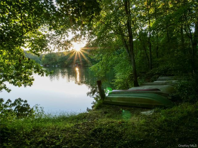 17 Tiger Trail W, Carmel, NY 10512