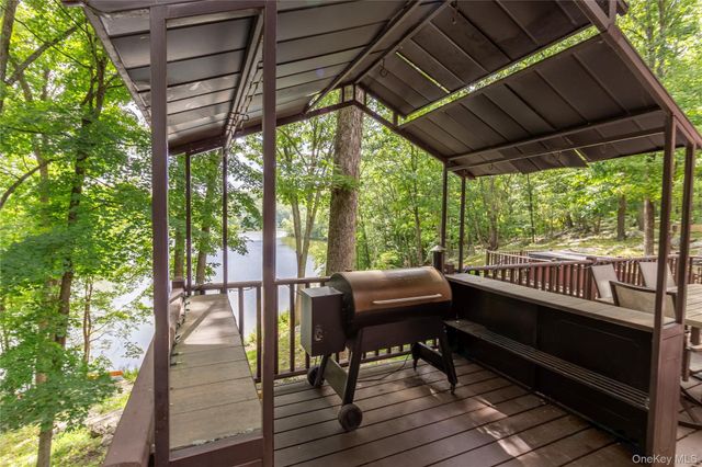 17 Tiger Trail W, Carmel, NY 10512
