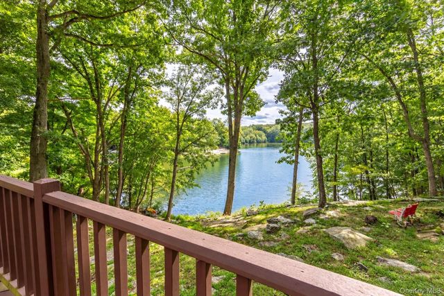 17 Tiger Trail W, Carmel, NY 10512