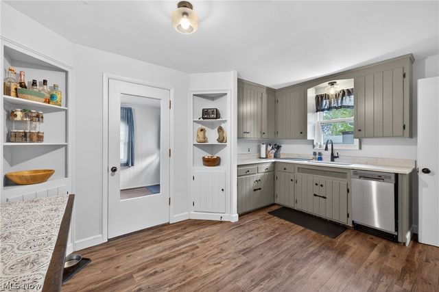 2258 E 290th Street, Wickliffe, OH 44092