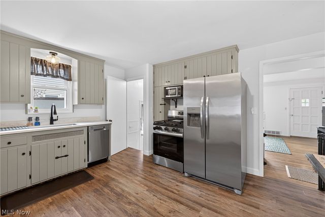 2258 E 290th Street, Wickliffe, OH 44092