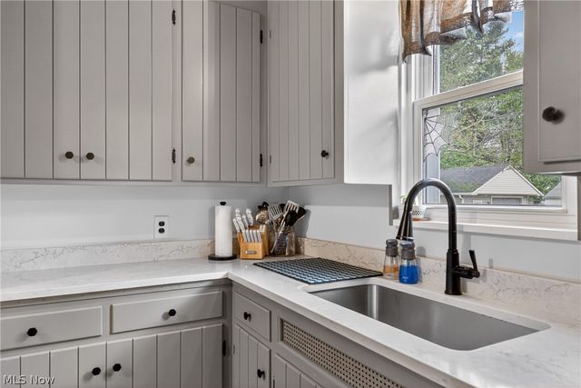 2258 E 290th Street, Wickliffe, OH 44092