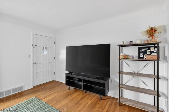 2258 E 290th Street, Wickliffe, OH 44092