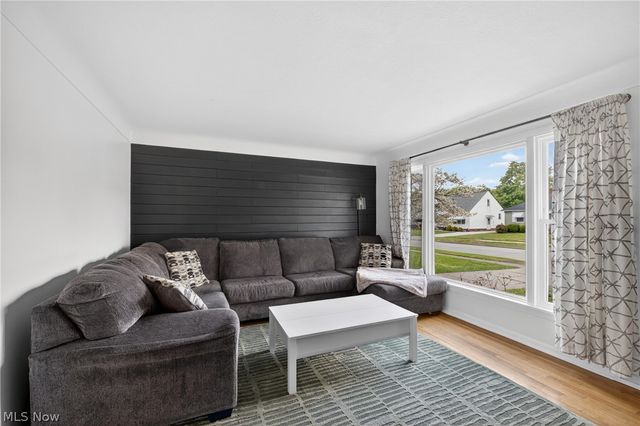 2258 E 290th Street, Wickliffe, OH 44092