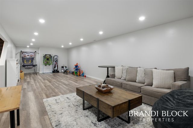 8019 Amber Crest Drive, Byron Center, MI 49315