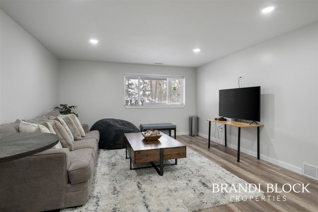 8019 Amber Crest Drive, Byron Center, MI 49315