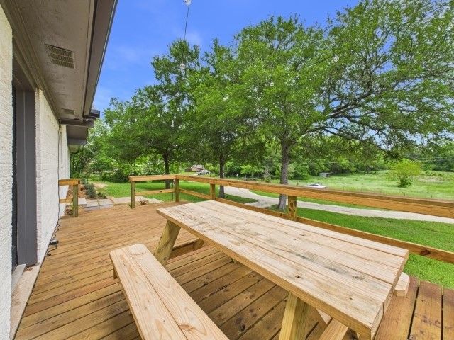 2001 Court Drive, Palestine, TX 75803