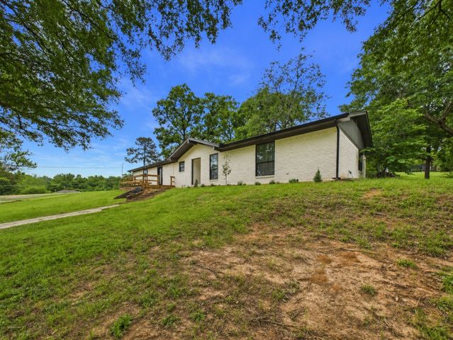 2001 Court Drive, Palestine, TX 75803