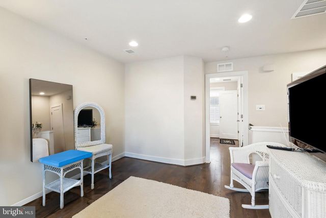 6738 EAMES WAY, Bethesda, MD 20817