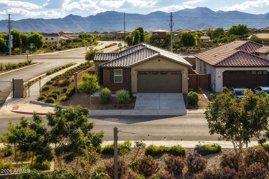 8272 N 170TH Lane, Waddell, AZ 85355 — photo 2