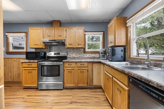 1502 11TH AVE NW, Minot, ND 58703
