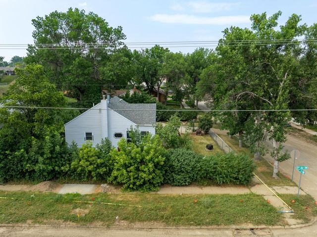 1502 11TH AVE NW, Minot, ND 58703