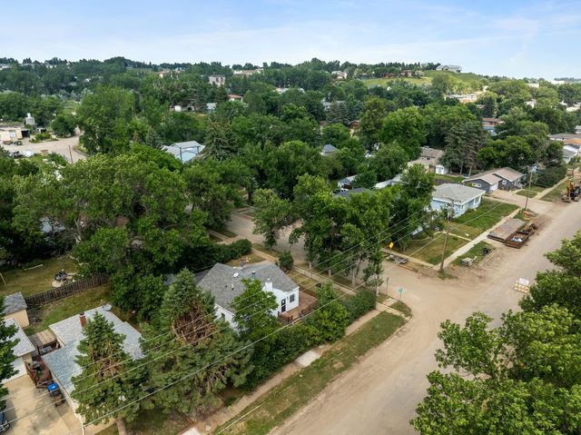 1502 11TH AVE NW, Minot, ND 58703