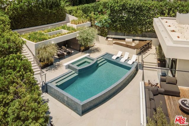 1317 Londonderry Place, Los Angeles, CA 90069