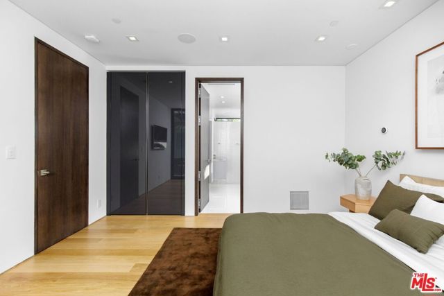 1317 Londonderry Place, Los Angeles, CA 90069