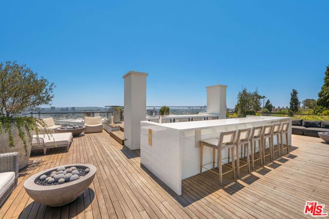 1317 Londonderry Place, Los Angeles, CA 90069