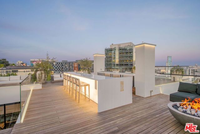 1317 Londonderry Place, Los Angeles, CA 90069