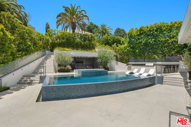 1317 Londonderry Place, Los Angeles, CA 90069