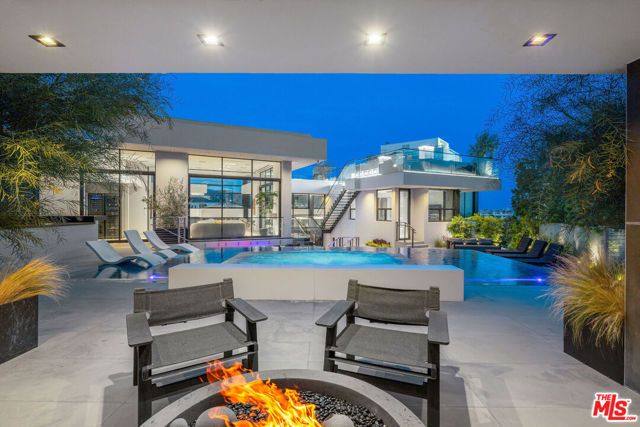 1317 Londonderry Place, Los Angeles, CA 90069