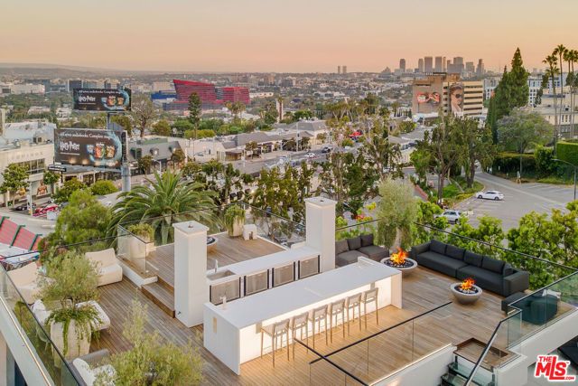 1317 Londonderry Place, Los Angeles, CA 90069