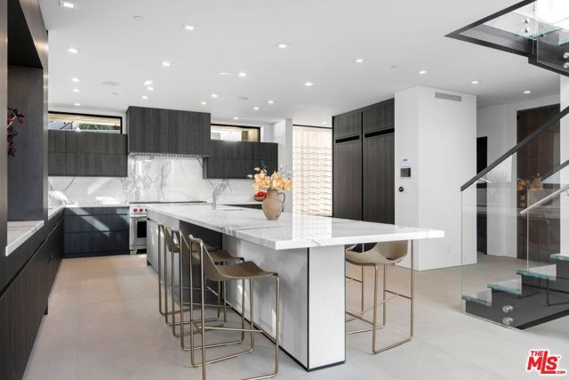 1317 Londonderry Place, Los Angeles, CA 90069